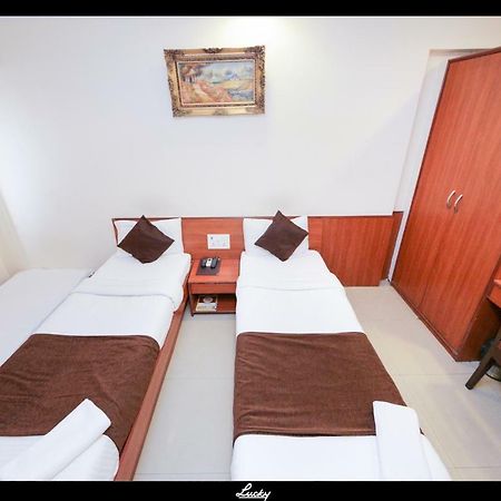 Lucky Hotel Goregaon Bombaj Zewnętrze zdjęcie