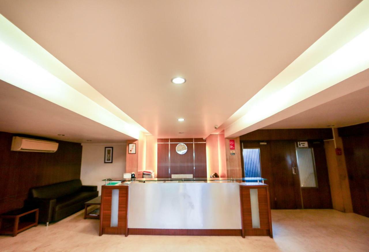 Lucky Hotel Goregaon Bombaj Zewnętrze zdjęcie