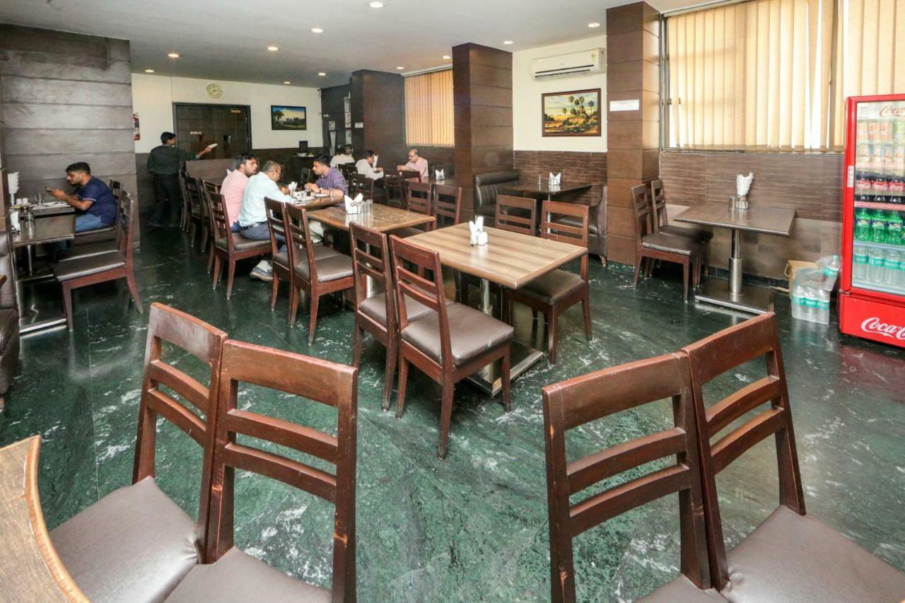Lucky Hotel Goregaon Bombaj Zewnętrze zdjęcie
