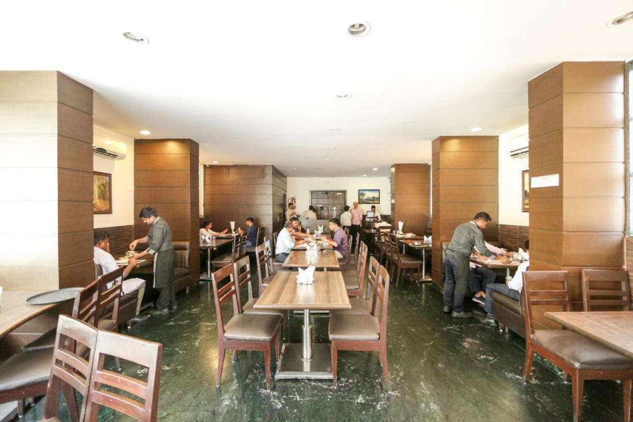 Lucky Hotel Goregaon Bombaj Zewnętrze zdjęcie