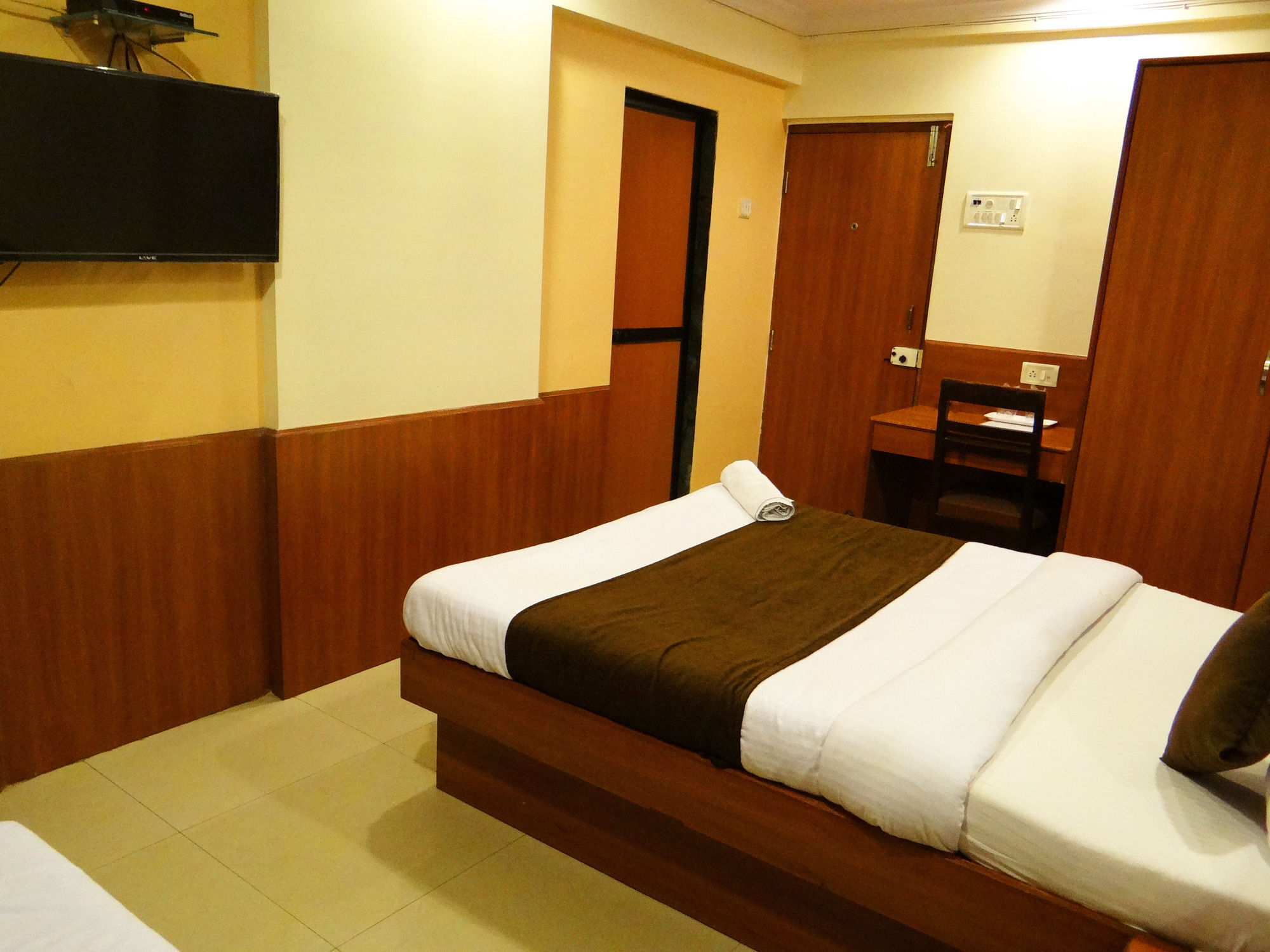 Lucky Hotel Goregaon Bombaj Zewnętrze zdjęcie