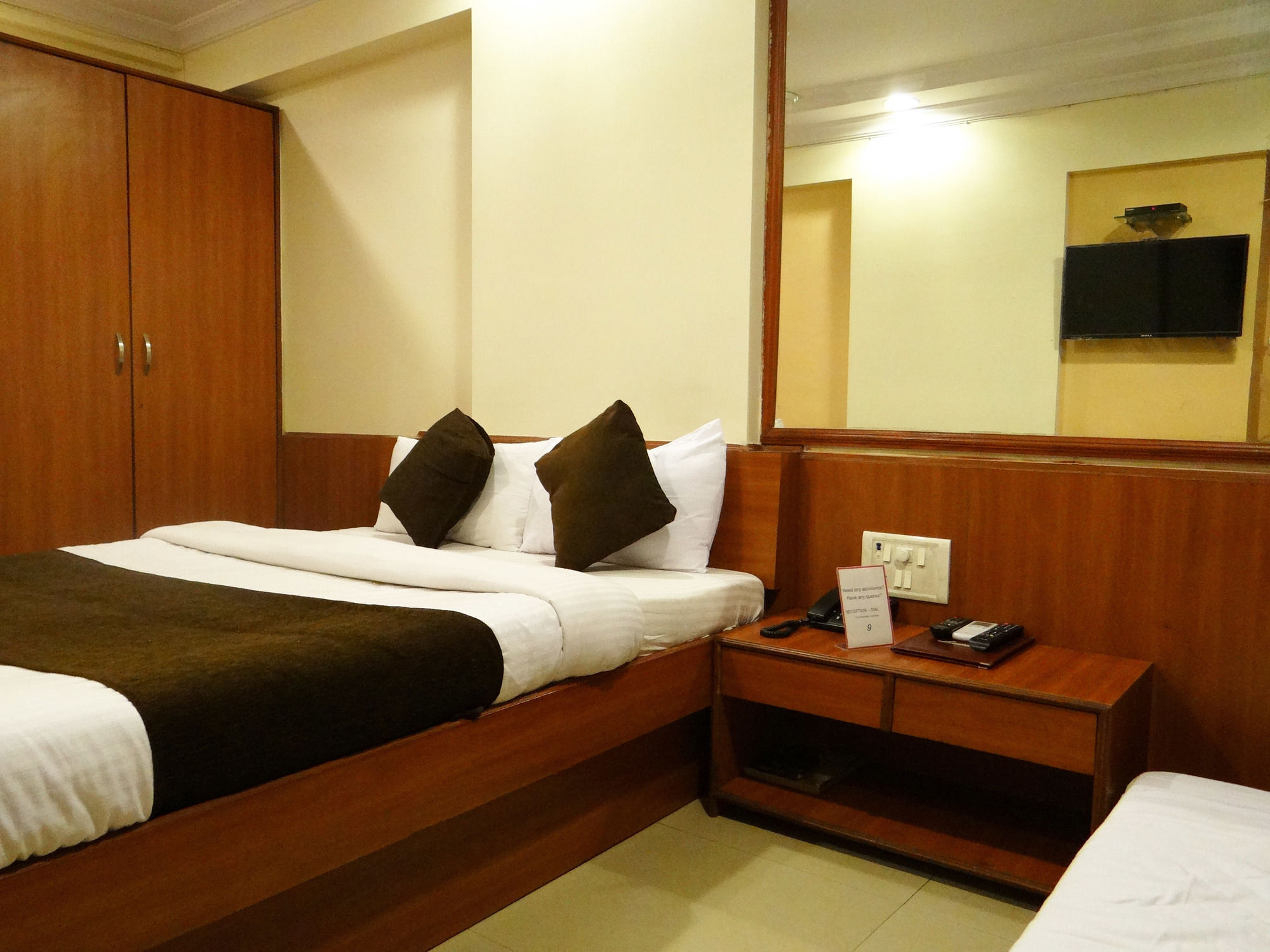Lucky Hotel Goregaon Bombaj Zewnętrze zdjęcie