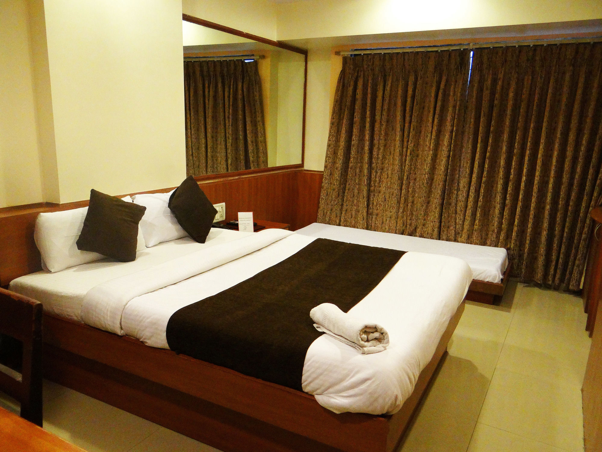 Lucky Hotel Goregaon Bombaj Zewnętrze zdjęcie