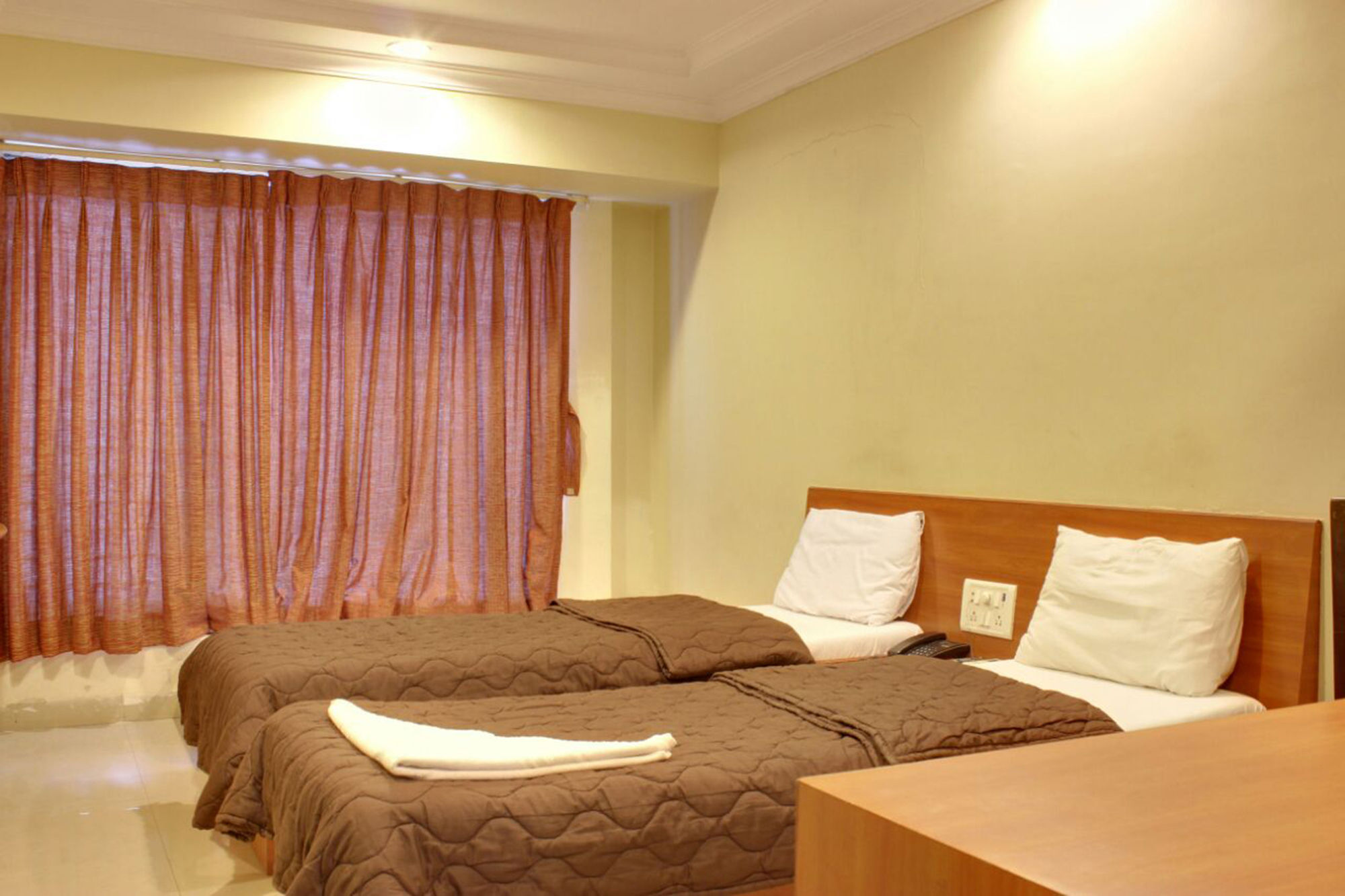 Lucky Hotel Goregaon Bombaj Zewnętrze zdjęcie
