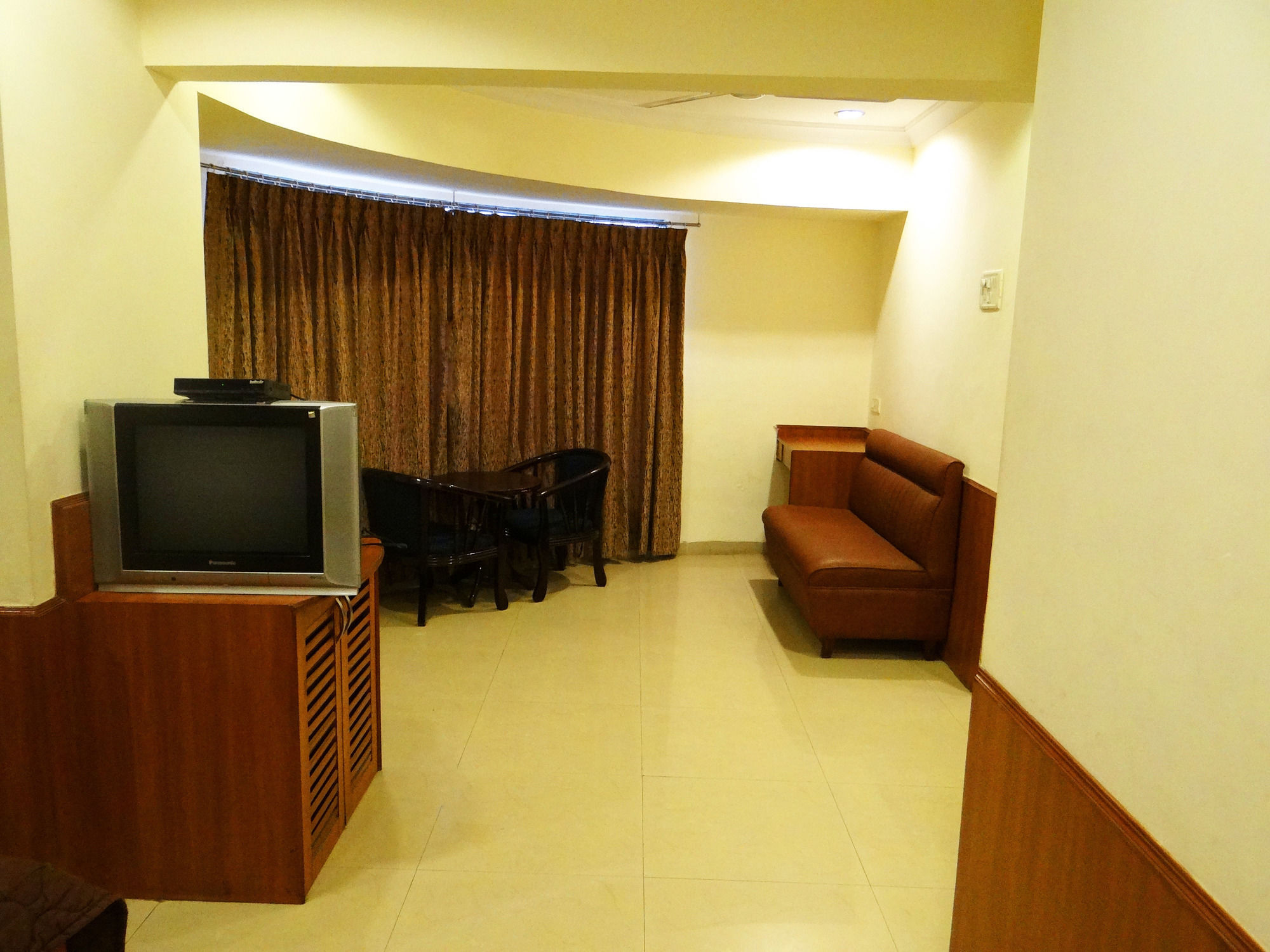Lucky Hotel Goregaon Bombaj Zewnętrze zdjęcie